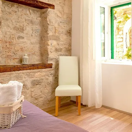Luxe Diocletian Stones Centre Σπλιτ