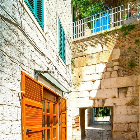 Luxe Diocletian Stones Centre Апартаменты Сплит