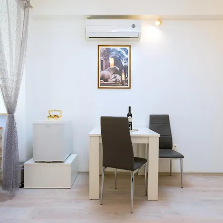 Luxe Diocletian Stones Centre 公寓 *