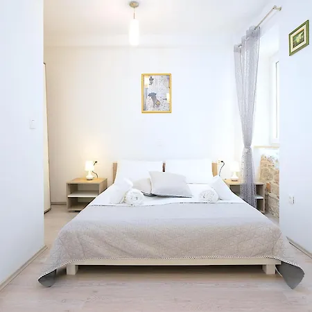 Daire Luxe Diocletian Stones Centre Split