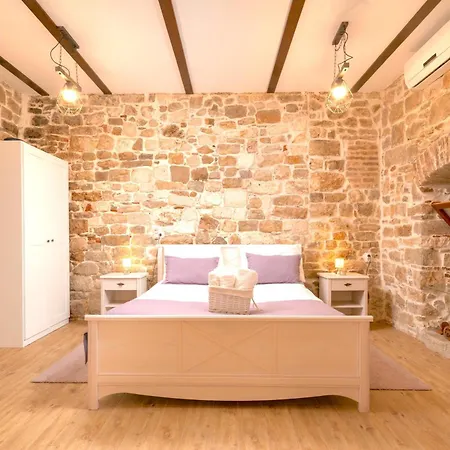 Luxe Diocletian Stones Centre