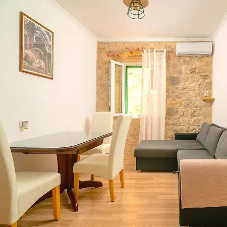 Daire Luxe Diocletian Stones Centre Split