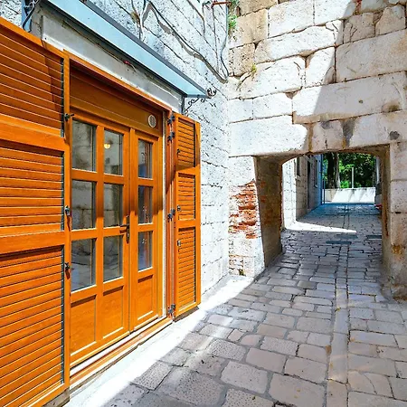 Luxe Diocletian Stones Centre Daire