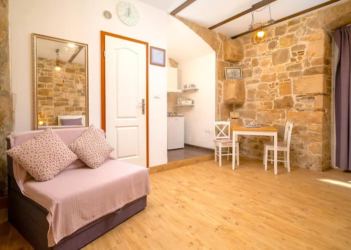 Апартаменти Luxe Diocletian Stones Centre