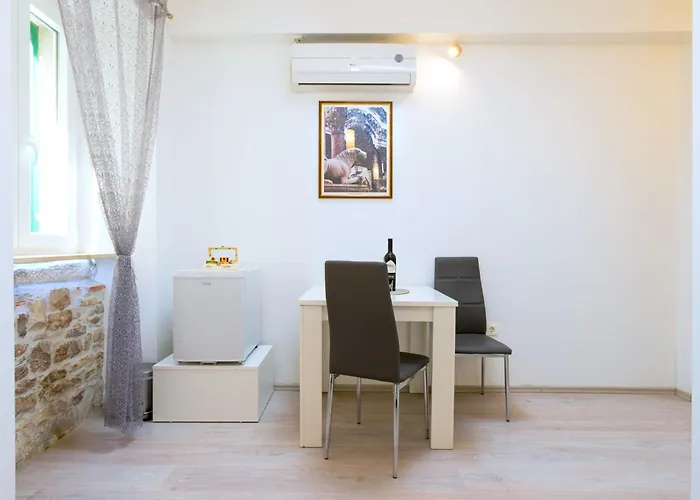 Luxe Diocletian Stones Centre Апартаменти *