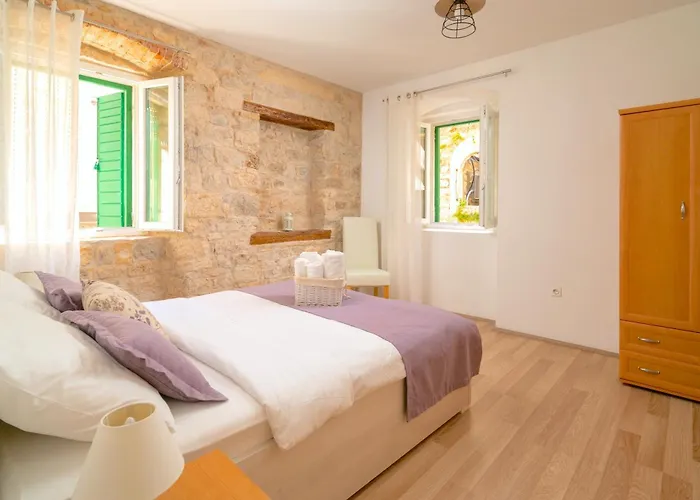 Апартаменти Luxe Diocletian Stones Centre