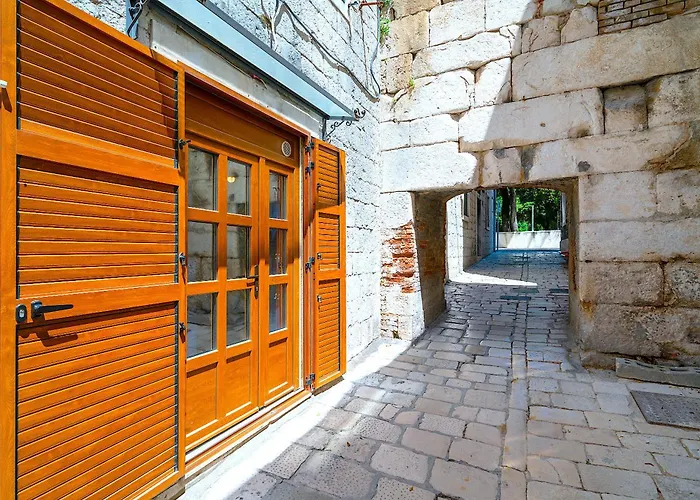 Luxe Diocletian Stones Centre Апартаменти