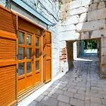 Luxe Diocletian Stones Centre Апартаменты